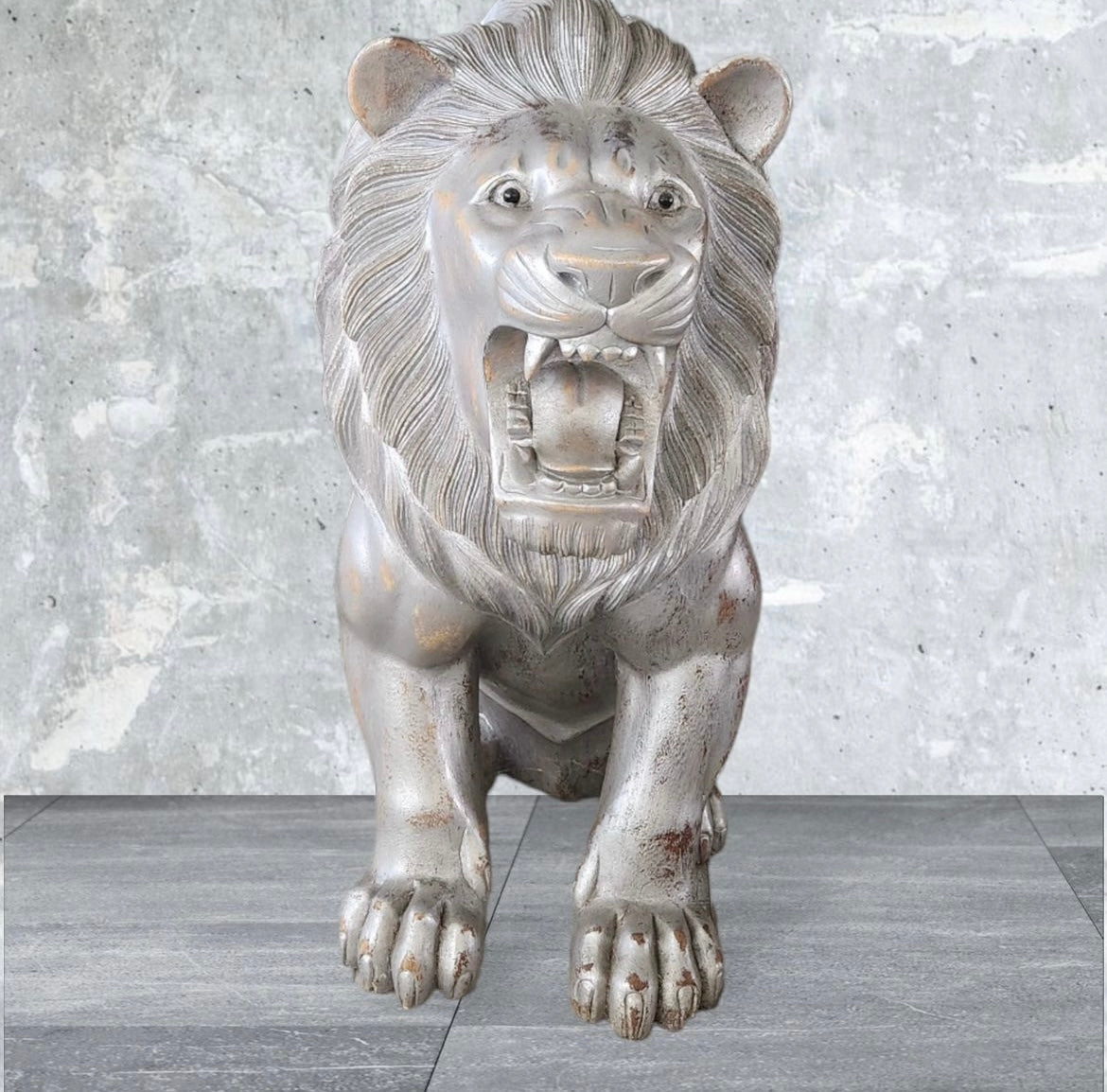 Rustic Wood Carving: Gray Lion Majesty